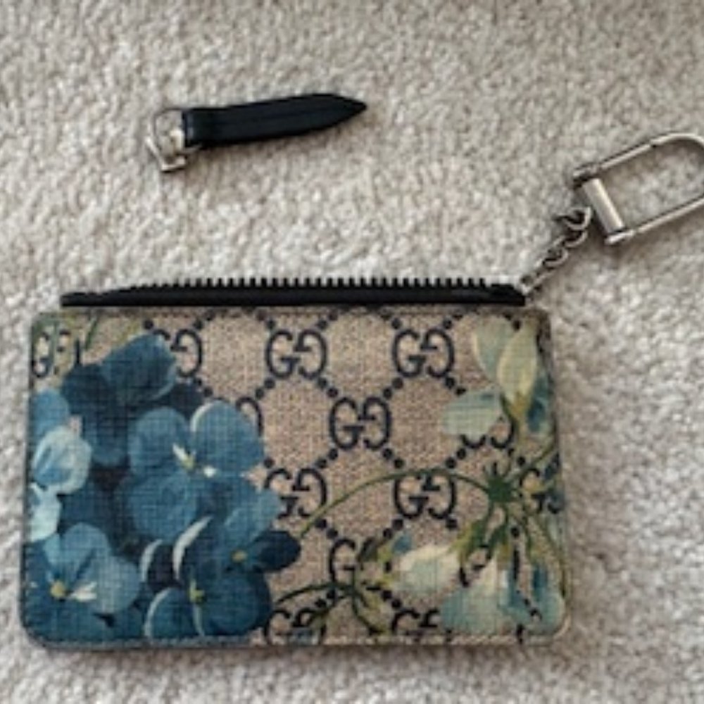 GG Supreme Monogram Blooms Key Ring Coin Case Beige Multicolor Blue color